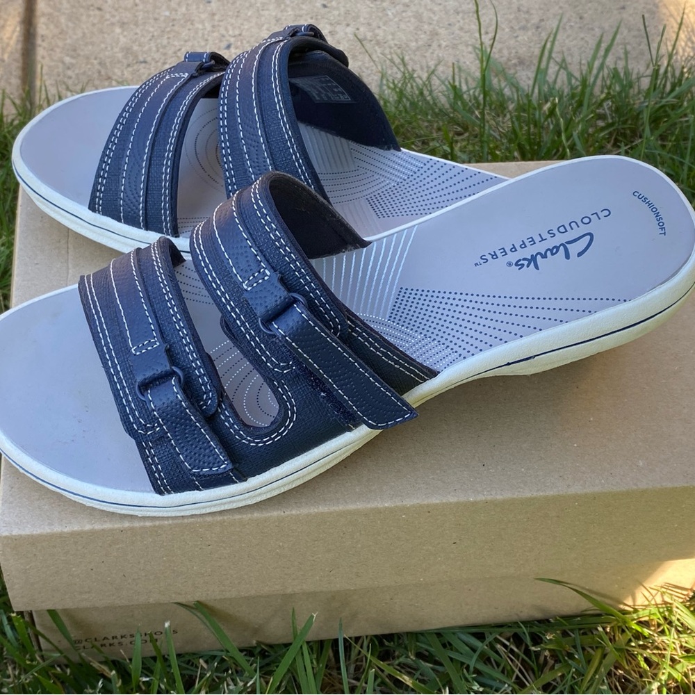 Clarks Womans Breeze Piper Blue Sandals Comfortable Slip-On Design size 8